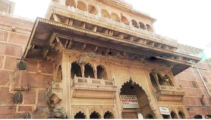 मथुरा स्थित बांके बिहारी मन्दिर में दर्शन के समय में हुआ परिवर्तन
