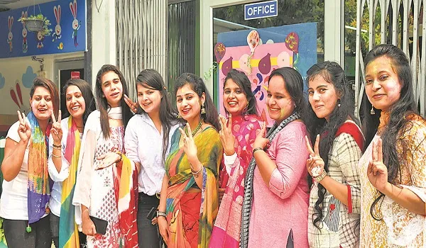 Holi Special : तब गली-गली में घूमते थे होरियार…