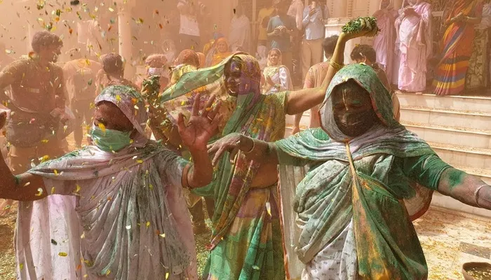 मथुरा: वृंदावन में बंगाल की विधवाओं ने खेली अनूठी होली, डॉ. बिंदेश्वर पाठक ने शुरू की थी परंपरा