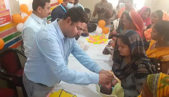 उन्नाव: जिले में पल्स पोलियो अभियान के तहत बच्चों को पिलाई गई दवा