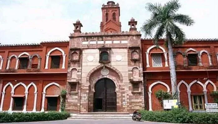 अलीगढ़: नाराज होकर AMU का छात्र पहुंचा मुंबई, ट्रेस के जरिए मिली खबर