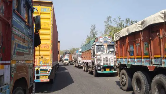 शपथ ग्रहण कार्यक्रम को लेकर हाइवे पर चौकन्ना रही पुलिस, भारी वाहनों को किया डायवर्ट