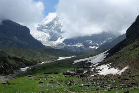 रोमांचकारी है पिंडारी ग्लेशियर की यात्रा, यहां बरबस ही खींचे आते हैं सैलानी