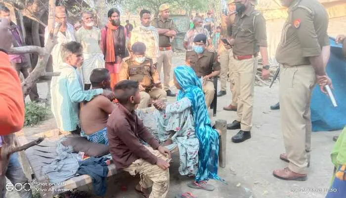बहराइच: एएसपी ने पुरैना गांव का किया निरीक्षण, लूटकांड के पीड़ित परिवार से की मुलाकात