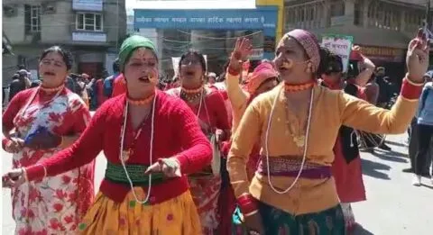 होली के फाग संग झूमी सरोवर नगरी, उत्सव में उमड़ी महिलाएं