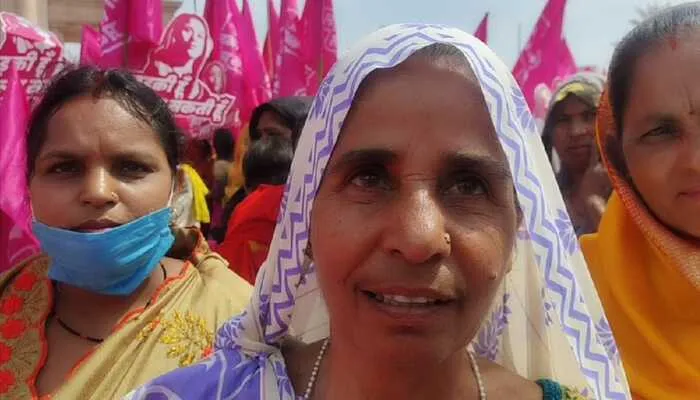 लखनऊ: अंतर्राष्ट्रीय महिला दिवस पर प्रियंका गांधी से मिलना चाहती थीं कई महिलाएं, कहा- अच्छे लगते हैं उनके बोल