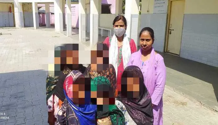 बाराबंकी: जबरन गुजरात के एक मदरसे ले जाई जा रहीं आधा दर्जन बालिकाएं बरामद, मचा हड़कंप