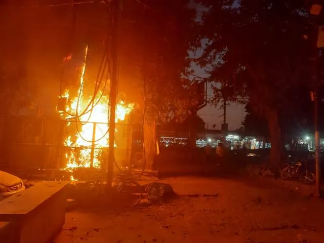 बरेली: ट्रांसफार्मर में लगी आग, बिजली गुल