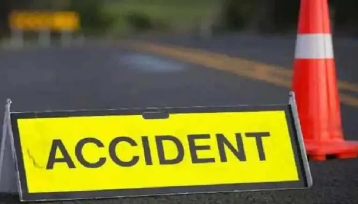 बाराबंकी: अज्ञात वाहन से टकरा कर दो युवक घायल, हालत गंभीर