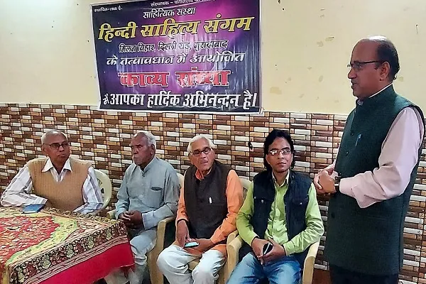 मुरादाबाद : अतीत कितना भी सुंदर हो, वर्तमान नहीं बन सकता….गजल सुनाकर लूटी वाहवाही