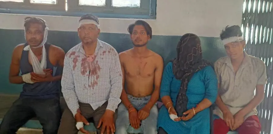 अमरोहा: दो पक्षों में विवाद, जमकर चले लाठी-डंडे, 10 लोग घायल