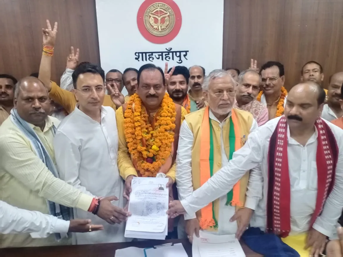 शाहजहांपुर: भाजपा और सपा प्रत्याशियों समेत निर्दलियों ने कराया नामांकन