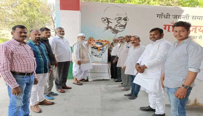 बाराबंकी: जयंती पर याद किए गए डॉ. राम मनोहर लोहिया, लोगों ने दी भावपूर्ण श्रद्धांजलि