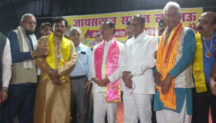 लखनऊ: होली मिलन समारोह का हुआ आयोजन, कार्यक्रम में डिप्टी सीएम दिनेश शर्मा समेत यह नेता रहे मौजूद