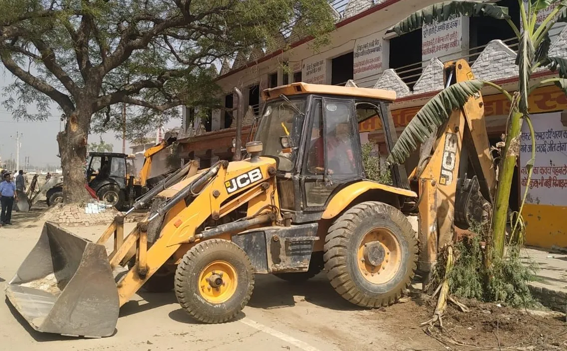 बरेली: बीडीए ने बिचपुरी में ढहाया हरिओम जूनियर हाईस्कूल, अवैध कब्जा कर बनाया गया था