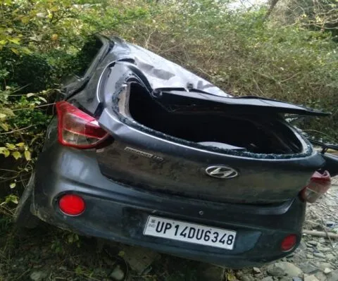 उत्तराखंड में खाई में गिरी कार, गाजियाबाद निवासी तीन लोगों की मौत, चार घायल