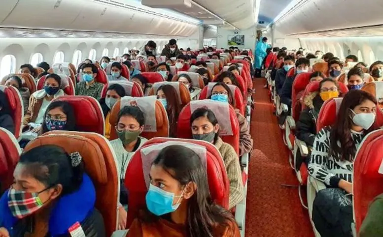 यूक्रेन में फंसे 170 भारतीयों को लेकर दिल्ली पहुंची एयर एशिया इंडिया की उड़ान