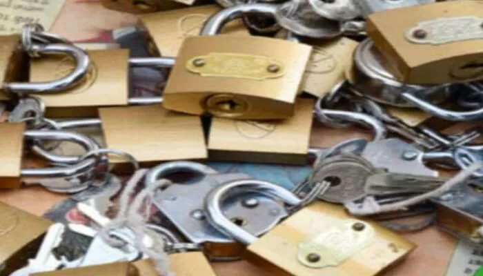 अलीगढ़: लॉक-हार्डवेयर निर्माताओं ने कारखानों में लगाए ताले, एक हफ्ते के लिए किया बैन