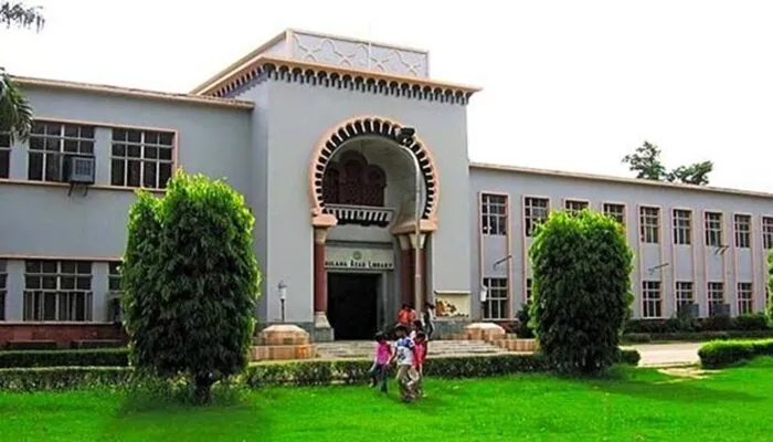 अलीगढ़: ये है एशिया की दूसरी सबसे बड़ी लाइब्रेरी, जिसका नामकरण देश के पहले शिक्षा मंत्री के नाम पर हुआ