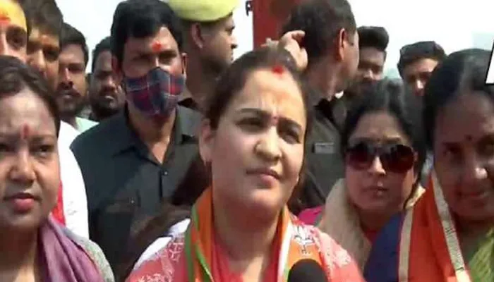 लखनऊ: अपर्णा यादव ने सपा पर जमकर साधा निशाना, कहा- मुंह तोड़ना भी पड़ जाए तो मुंह भी तोड़ दीजिएगा