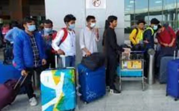 यूक्रेन में फंसे अरुणाचल प्रदेश के छह छात्र पहुंचे दिल्ली