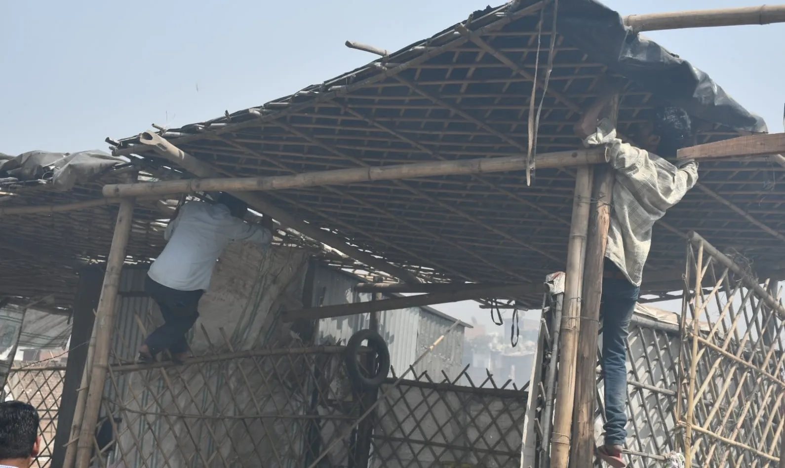 बरेली: हंगामे के बीच हटा नवादा जोगियान का अतिक्रमण, नगर निगम की टीम ने अतिक्रमणकारियों को खदेड़ा