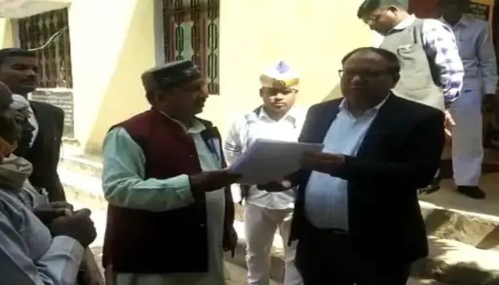 अयोध्या: मार्ग पर दबंगों का कब्जा, ग्रामीणों ने दिया प्रशासन को अल्टीमेटम