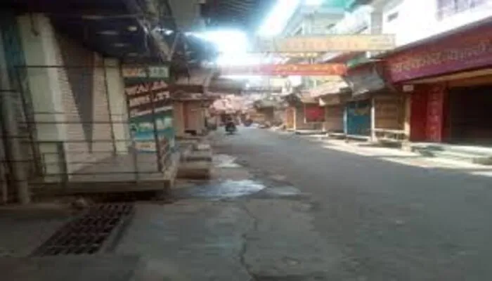 अयोध्या: सड़कों पर पसरा रहा सन्नाटा, नतीजे जानने के लिए टीवी से चिपके रहे लोग