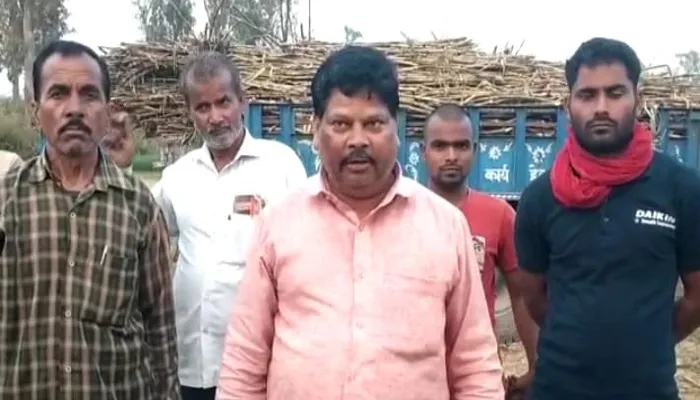 बहराइच: गन्ना तौल न होने से किसानों ने किया प्रदर्शन, हर दिन होता है एक से डेढ़ क्विंटल गन्ने का नुकसान