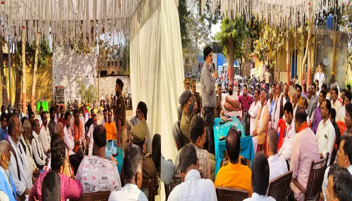 बहराइच: मटेरा में SDM और CO ने समुदाय को किया संबोधित, कहा- त्योहार शांतिपूर्ण माहौल में मनाएं