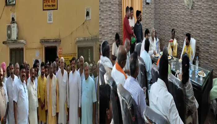 बहराइच: होली मिलन से दूर होते हैं गिले शिकवे, ब्लॉक प्रमुख के होली मिलन समारोह में जुटे सांसद और प्रधान