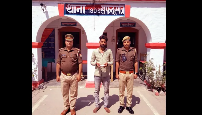 बाराबंकी: 25 हजार का इनामी बदमाश चढ़ा पुलिस के हत्थे, विभिन्न थाना क्षेत्रों में दर्ज हैं 15 मुकदमे