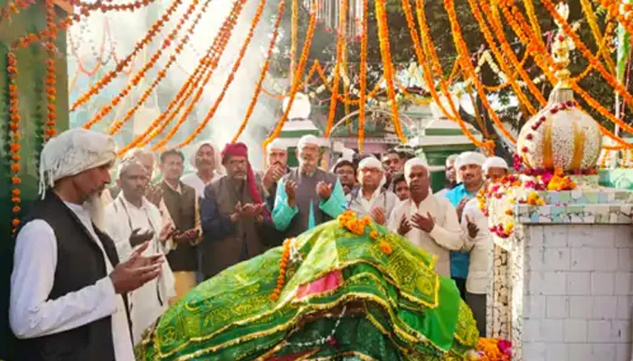 बांदा: जरैली कोठी दरगाह में मनाया गया उर्स, चादर पोशी के साथ-साथ कव्वाल पार्टियों का आयोजन