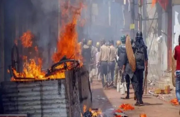 बंगाल हिंसा पर विपक्ष ने ममता सरकार को घेरा, आज बीजेपी सांसदों का दल घटनास्थल का करेगा दौरा