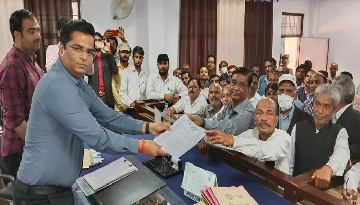 बाराबंकी: हैदरगढ़ की घटना को लेकर फतेहपुर में भी वकीलों का प्रदर्शन