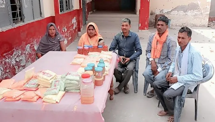 बाराबंकी: राष्ट्रीय आजीविका मिशन का लगा स्टॉल, खूब बिका हर्बल गुलाल