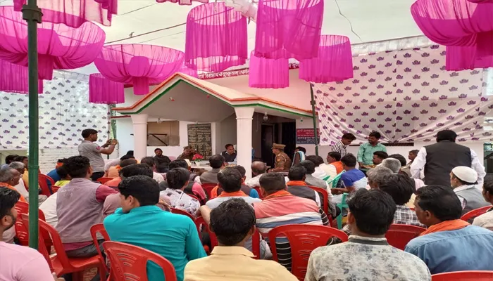 बाराबंकी: पीस कमेटी की बैठक में बोलें SDM, कहा- जमकर खेले रंग गुलाल लेकिन न करें कहीं पर भी बवाल