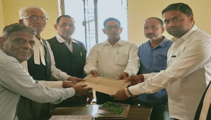 बाराबंकी: तहसील बार एसोसिएशन चुनाव के लिए नामांकन आज, लोगों ने खरीदे नामांकन पत्र
