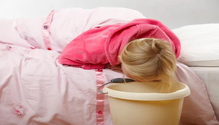 बच्चों को हो रही है उल्टी की समस्या तो अपनाएं यह घरेलू नुस्खे, मिलेगा आराम