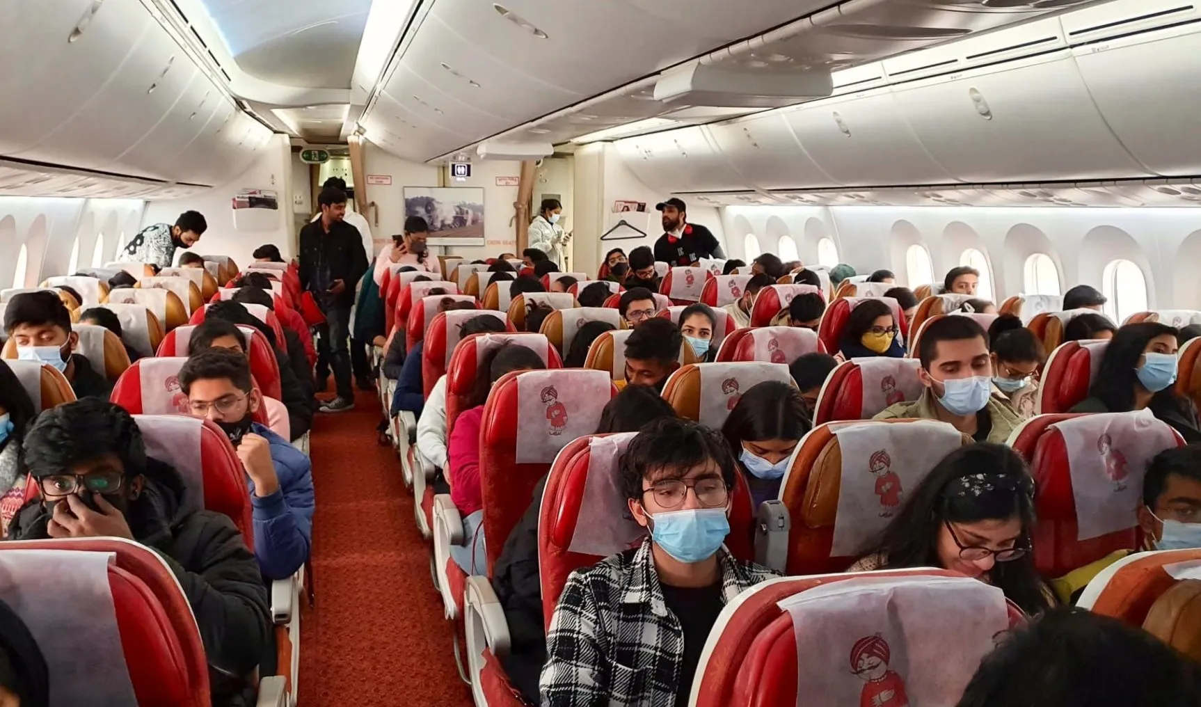 बुखारेस्ट से 218 भारतीयों को लेकर नई दिल्ली पहुंचा विशेष विमान