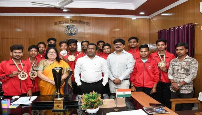 अयोध्या: जूडो चैंपियनशिप जीतकर लौटी टीम का हुआ भव्य स्वागत
