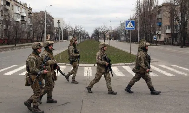 Russia Ukraine War: खारकीव में लगातार बढ़ रहा खतरा, भारतीय छात्रों को ट्रेन पर चढ़ने से रोक रहे यूक्रेनी