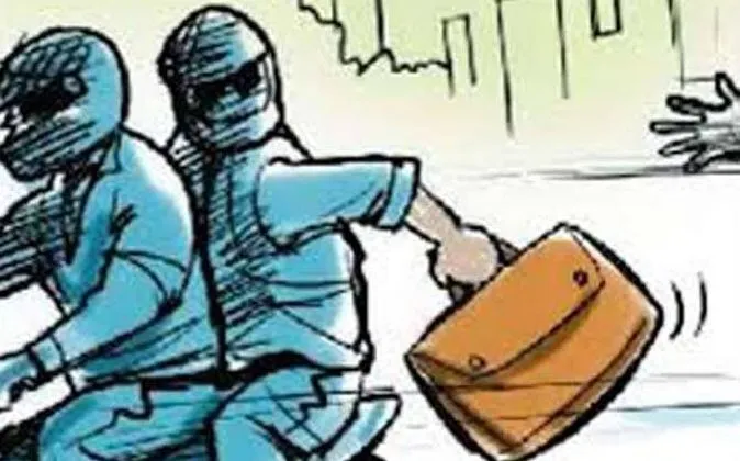 लुटेरोें ने 18 लाख की लूट को दिया अंजाम, पुलिस ने की नाकाबंदी
