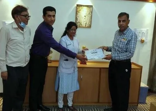 बरेली: कर्नाटक कांफ्रेंस में डा. अदिती और डा. ऐश्वर्या को द्वितीय पुरस्कार मिला