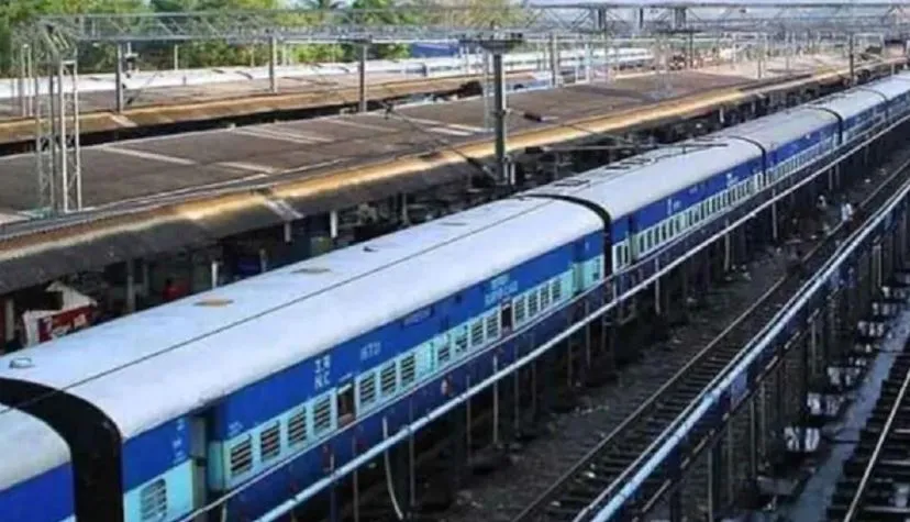 ट्रेनों के 300 डिब्बों में प्रवेश द्वार पर सम्पूर्ण तांबे की चढ़ाई परत- रेल मंत्री