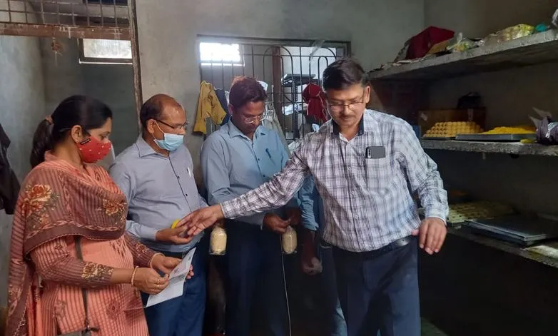 बरेली: खोया में आलू मिलाने की शिकायत पर एफएसडीए ने मारा छापा