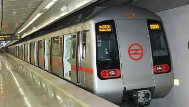 तकनीकी खराबी के कारण दिल्ली मेट्रो के तीन गलियारों में सेवाएं करीब दो घंटे तक हुईं प्रभावित