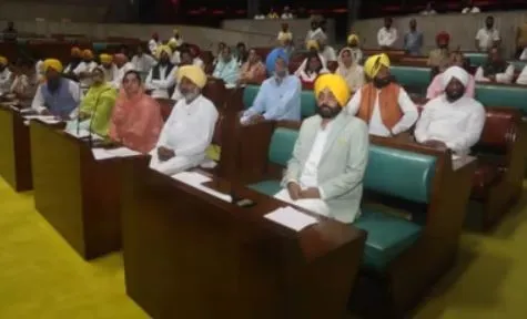 पंजाब के नवनिर्वाचित विधायकों को विधानसभा सदस्य के रूप में शपथ दिलाई गई