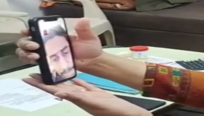 इटावा: यूक्रेन में फंसे 12 से ज्यादा मेडिकल छात्र, घरवालों का रो-रोकर बुरा हाल