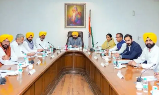 पंजाब के युवाओं को आप सरकार का गिफ्ट, पहली कैबिनेट बैठक में 25 हजार सरकारी नौकरियों पर लगी मुहर